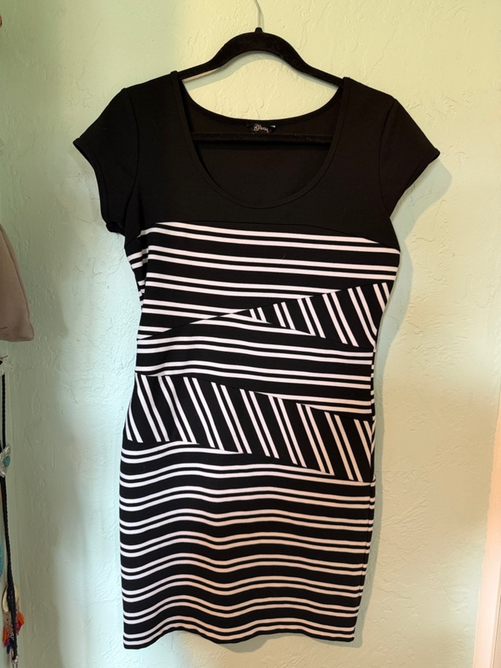 Guess Black and White Striped Short Sleeve Sheath Dress